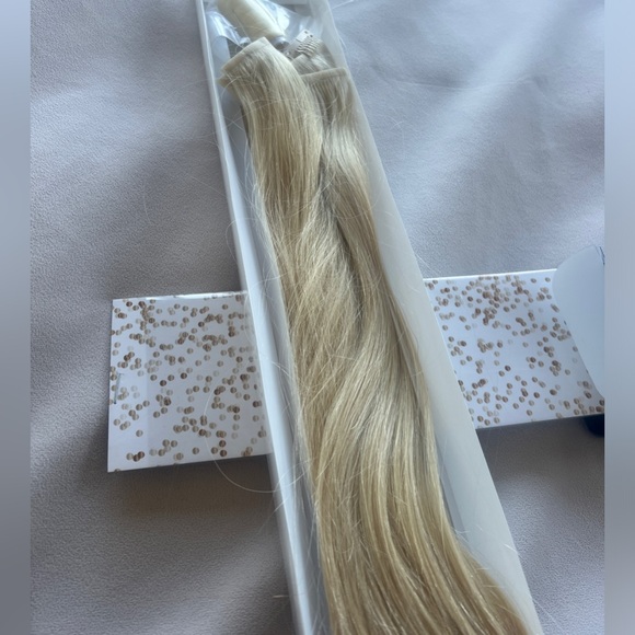 Platinum Hair Extensions 18 inch - Picture 3 of 5
